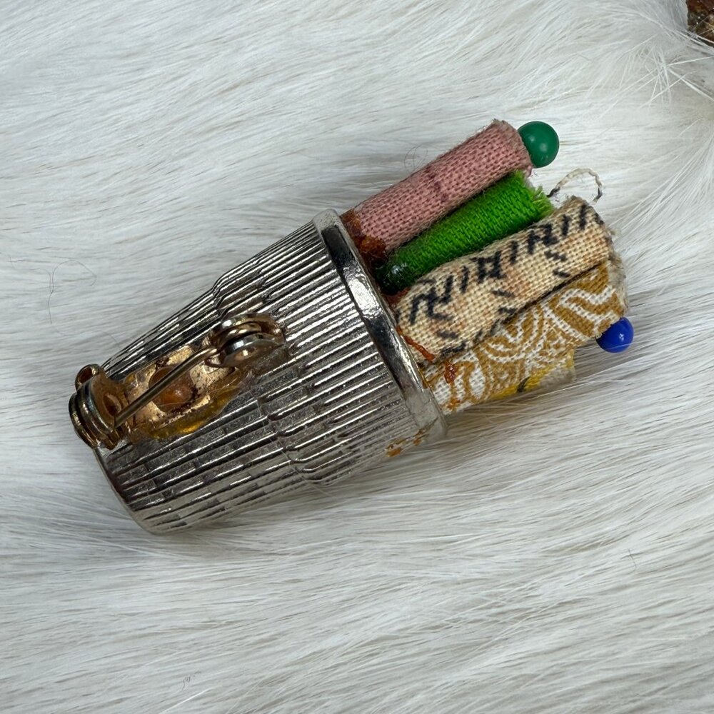 Just Jennifer Thimble Brooch Sewing Fabric Cute Seamstress Pin - Picture 3 of 3
